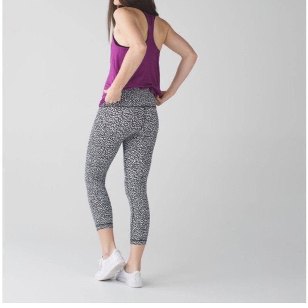 Lululemon Athletica Black & White Patterned Leggings - Picture 3 of 13